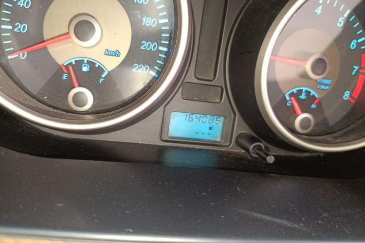Used Buick Excelle 2015 1.5L Manual Classic Trim Odometer Close Up