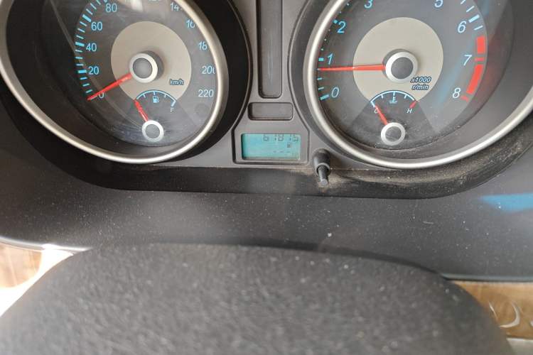 Used Buick Excelle 2015 1.5L Manual Classic Trim Odometer Close Up