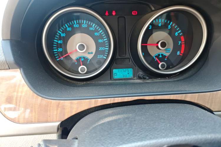 Used Buick Excelle 2015 1.5L Automatic Classic Model Odometer Close Up