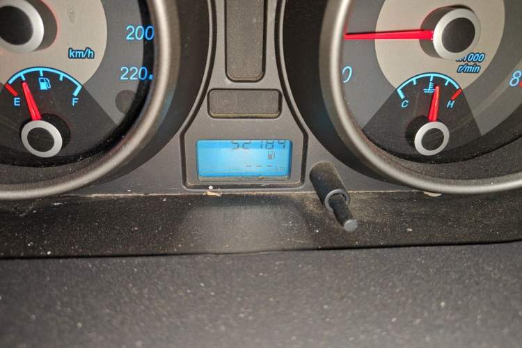 Used Buick Excelle 2015 1.5L Manual Classic Trim Odometer Close Up