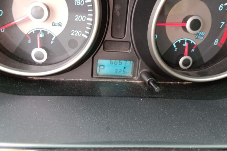 Used Buick Excelle 2015 1.5L Automatic Classic Model Odometer Close Up