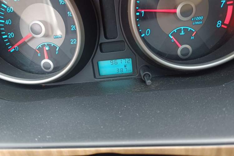 Used Buick Excelle 2015 1.5L Manual Classic Trim Odometer Close Up