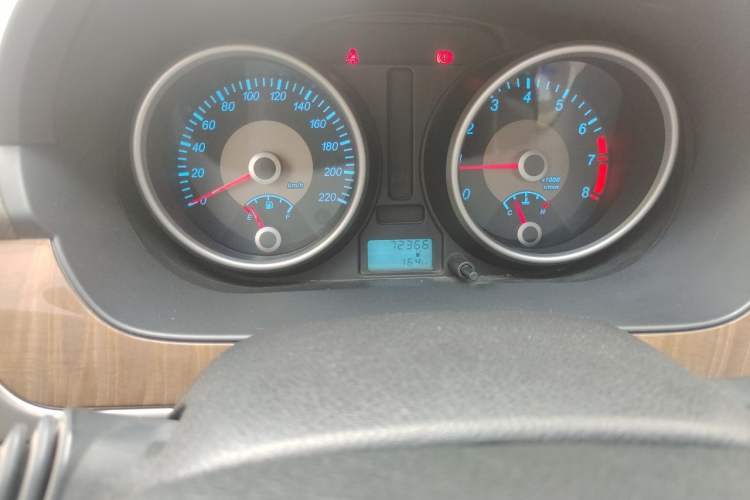 Used Buick Excelle 2015 1.5L Manual Classic Trim Odometer Close Up