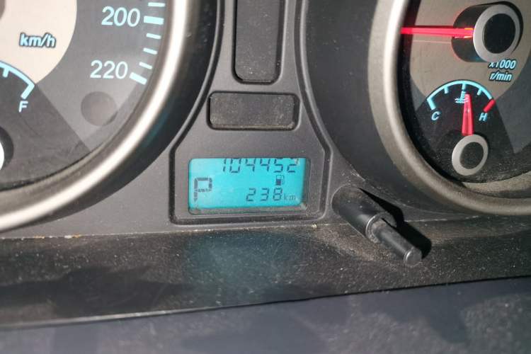 Used Buick Excelle 2015 1.5L Automatic Classic Model Odometer Close Up