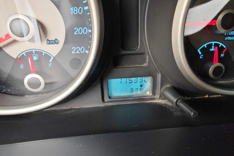 Used Buick Excelle 2015 1.5L Manual Classic Trim Odometer Close Up