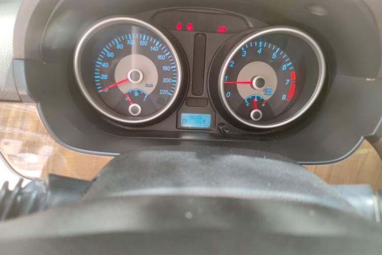 Used Buick Excelle 2015 1.5L Automatic Classic Model Odometer Close Up