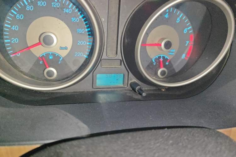 Used Buick Excelle 2015 1.5L Manual Classic Trim Odometer Close Up