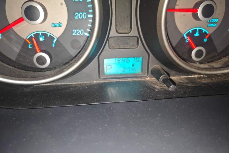 Used Buick Excelle 2015 1.5L Automatic Classic Model Odometer Close Up