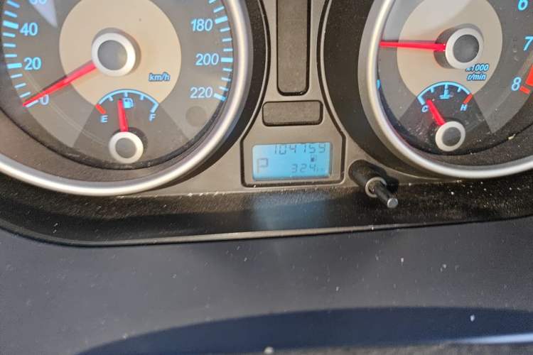 Used Buick Excelle 2015 1.5L Automatic Classic Model Odometer Close Up