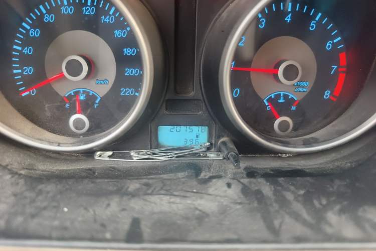 Used Buick Excelle 2015 1.5L Manual Classic Trim Odometer Close Up