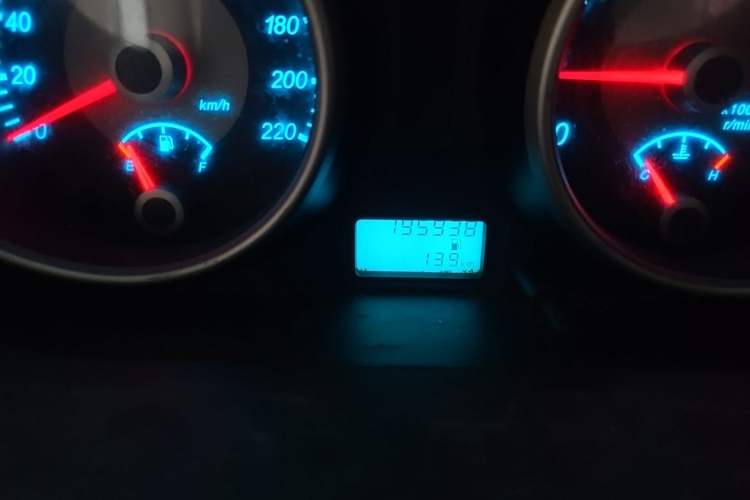 Used Buick Excelle 2015 1.5L Manual Classic Trim Odometer Close Up
