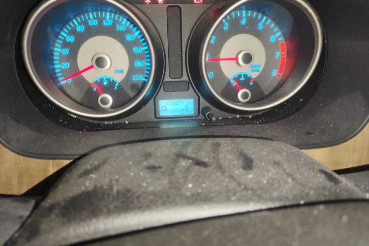 Used Buick Excelle 2015 1.5L Automatic Classic Model Odometer Close Up