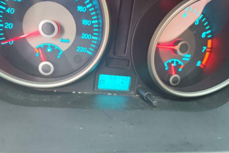 Used Buick Excelle 2015 1.5L Automatic Classic Model Odometer Close Up