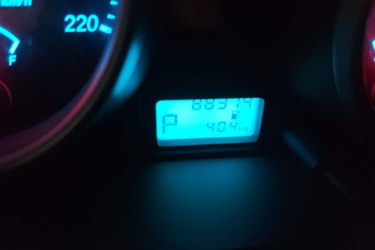 Used Buick Excelle 2015 1.5L Automatic Classic Model Odometer Close Up