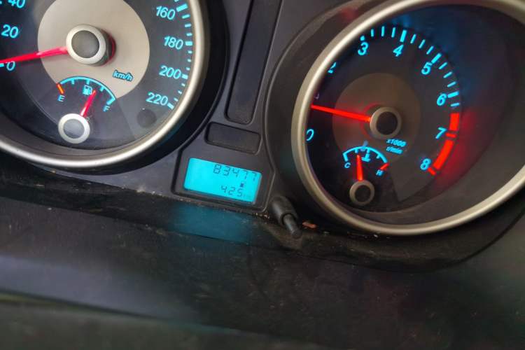 Used Buick Excelle 2015 1.5L Manual Classic Trim Odometer Close Up