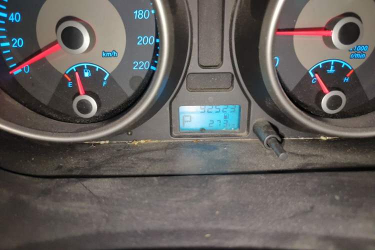 Used Buick Excelle 2015 1.5L Automatic Classic Model Odometer Close Up
