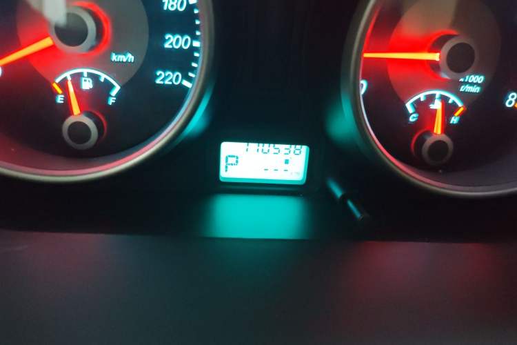 Used Buick Excelle 2015 1.5L Automatic Classic Model Odometer Close Up