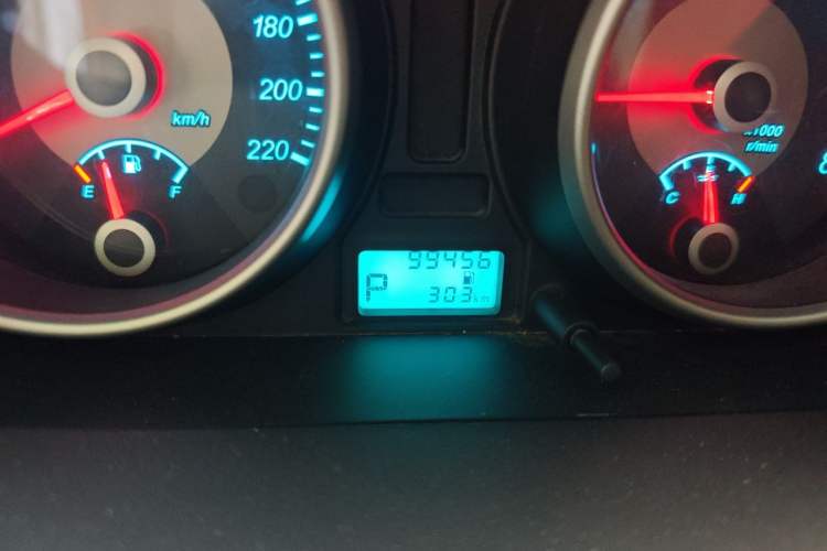 Used Buick Excelle 2015 1.5L Automatic Classic Model Odometer Close Up