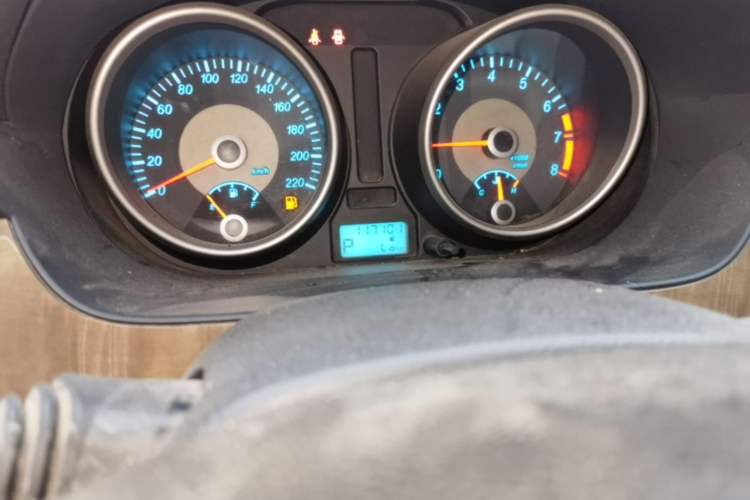 Used Buick Excelle 2015 1.5L Automatic Classic Model Odometer Close Up