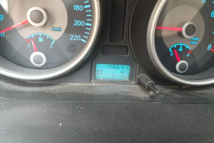 Used Buick Excelle 2015 1.5L Automatic Luxury Edition Odometer Close Up