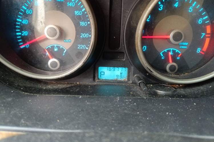 Used Buick Excelle 2015 1.5L Automatic Classic Model Odometer Close Up