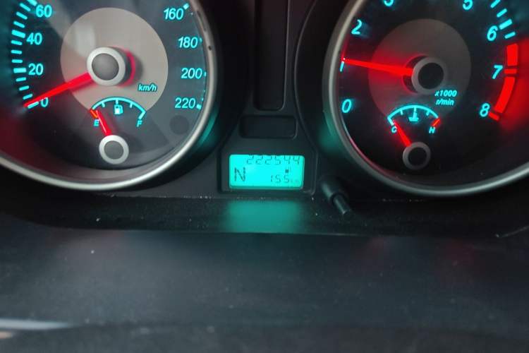 Used Buick Excelle 2015 1.5L Automatic Classic Model Odometer Close Up