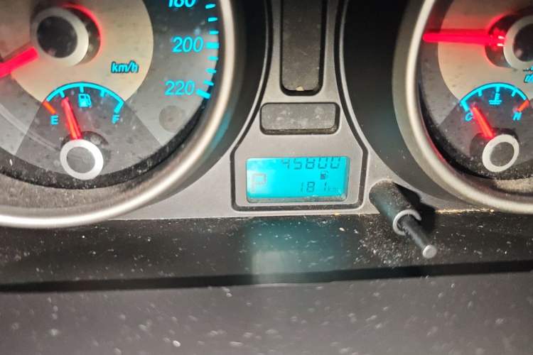 Used Buick Excelle 2015 1.5L Automatic Classic Model Odometer Close Up