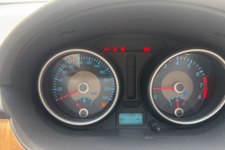 Used Buick Excelle 2015 1.5L Automatic Classic Model Odometer Close Up