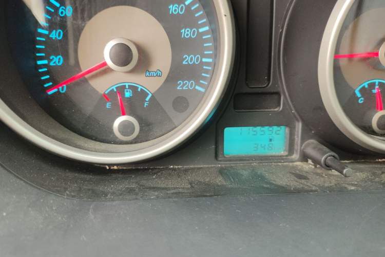 Used Buick Excelle 2015 1.5L Manual Classic Trim Odometer Close Up