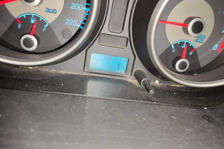 Used Buick Excelle 2015 1.5L Automatic Classic Model Odometer Close Up