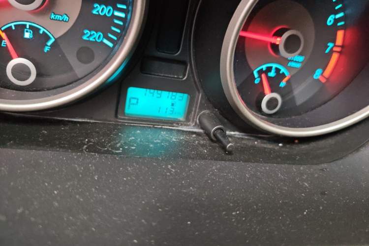 Used Buick Excelle 2015 1.5L Automatic Classic Model Odometer Close Up