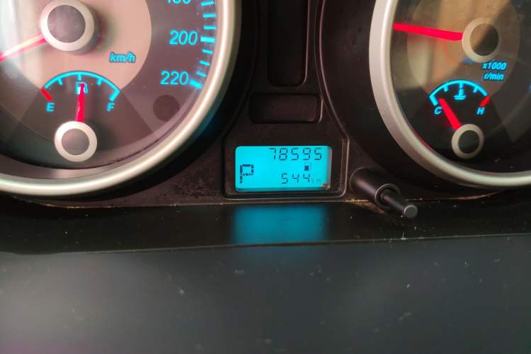 Used Buick Excelle 2015 1.5L Automatic Classic Model Odometer Close Up