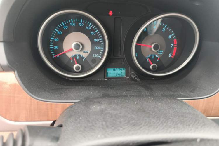 Used Buick Excelle 2015 1.5L Automatic Classic Model Odometer Close Up