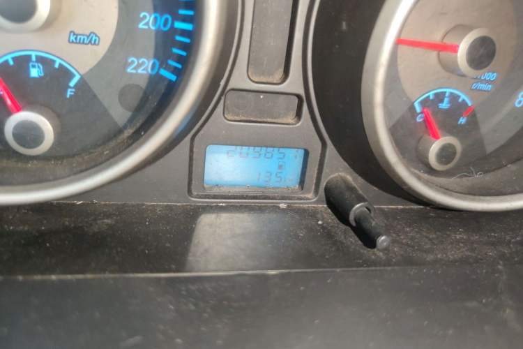 Used Buick Excelle 2015 1.5L Manual Classic Trim Odometer Close Up
