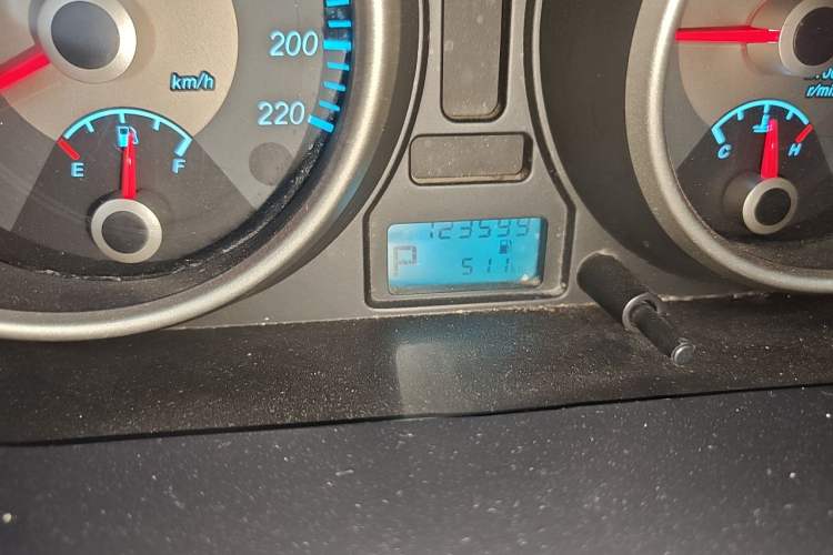 Used Buick Excelle 2015 1.5L Automatic Classic Model Odometer Close Up