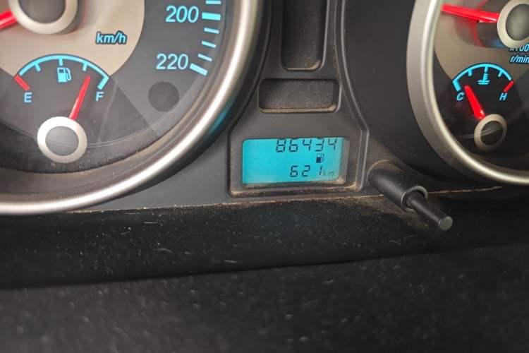 Used Buick Excelle 2015 1.5L Manual Classic Trim Odometer Close Up
