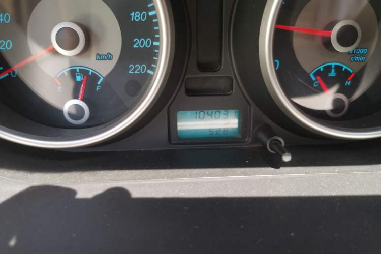 Used Buick Excelle 2015 1.5L Manual Luxury Model Odometer Close Up