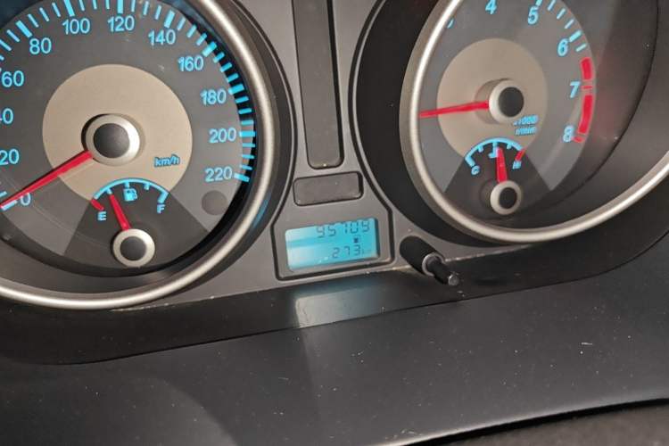 Used Buick Excelle 2015 1.5L Manual Luxury Model Odometer Close Up