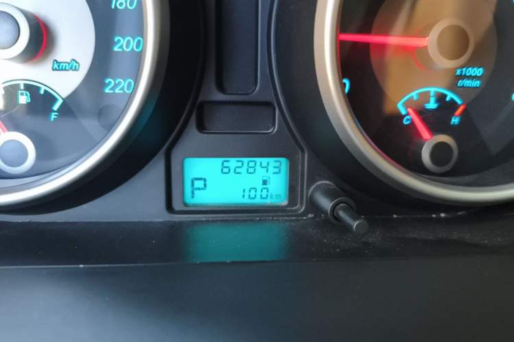 Used Buick Excelle 2015 1.5L Automatic Classic Model Odometer Close Up
