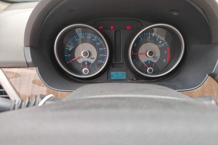 Used Buick Excelle 2015 1.5L Automatic Classic Model Odometer Close Up