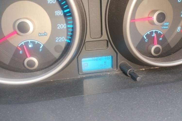 Used Buick Excelle 2015 1.5L Automatic Classic Model Odometer Close Up