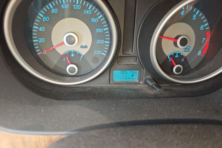 Used Buick Excelle 2015 1.5L Manual Classic Trim Odometer Close Up