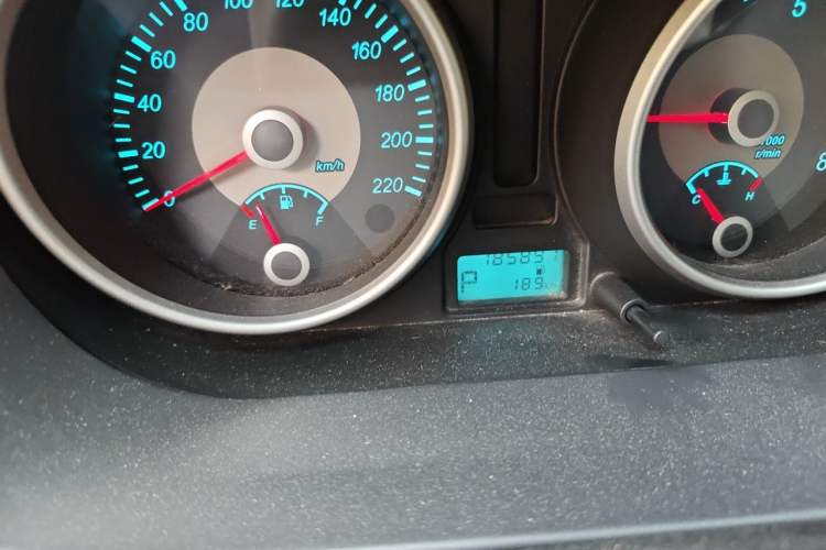 Used Buick Excelle 2015 1.5L Automatic Classic Model Odometer Close Up