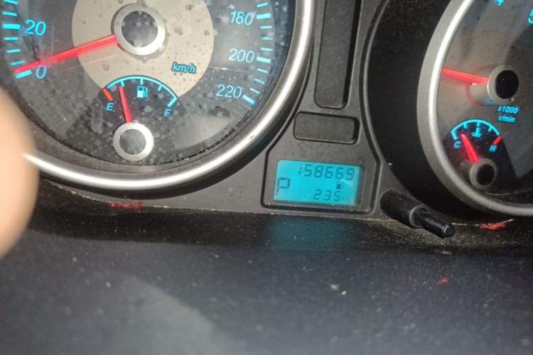 Used Buick Excelle 2015 1.5L Automatic Classic Model Odometer Close Up