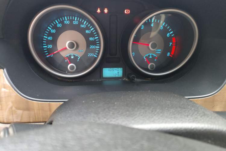 Used Buick Excelle 2015 1.5L Manual Classic Trim Odometer Close Up