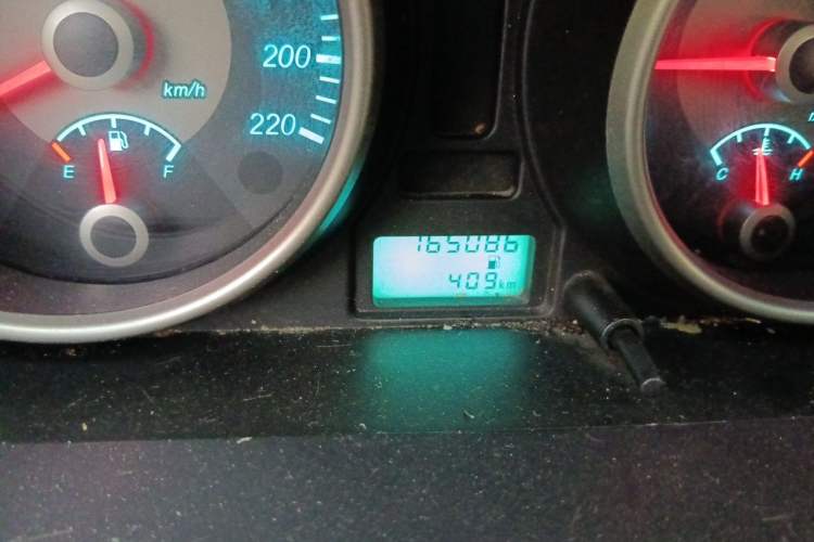 Used Buick Excelle 2015 1.5L Manual Classic Trim Odometer Close Up