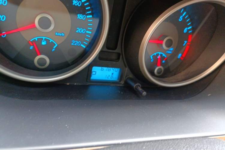 Used Buick Excelle 2015 1.5L Automatic Classic Model Odometer Close Up