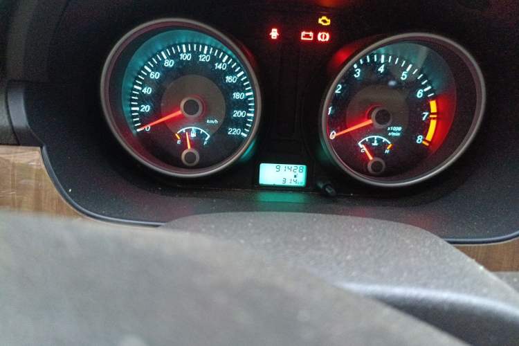 Used Buick Excelle 2015 1.5L Manual Classic Trim Odometer Close Up