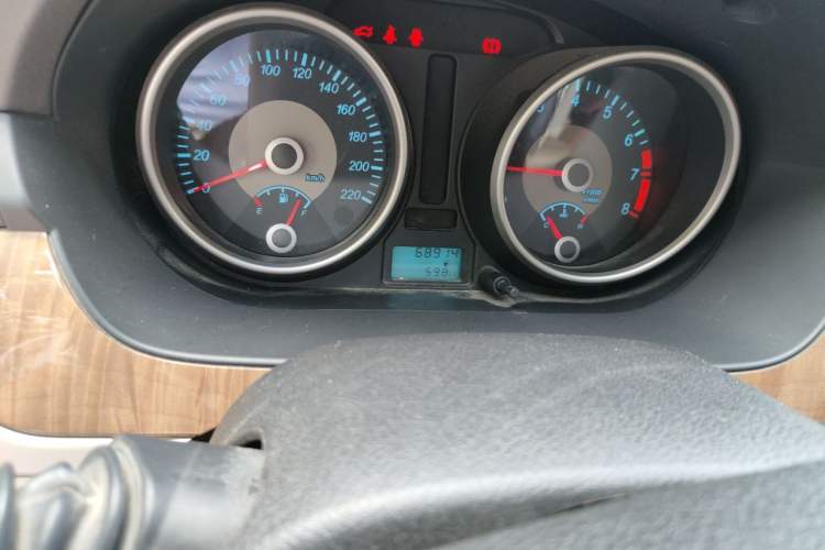 Used Buick Excelle 2015 1.5L Manual Classic Trim Odometer Close Up
