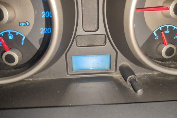 Used Buick Excelle 2015 1.5L Manual Classic Trim Odometer Close Up